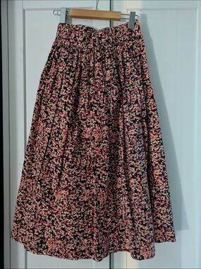 H&M Size 4 Black A-Line Midi Skirt with Pink/Orange/Green Floral Print